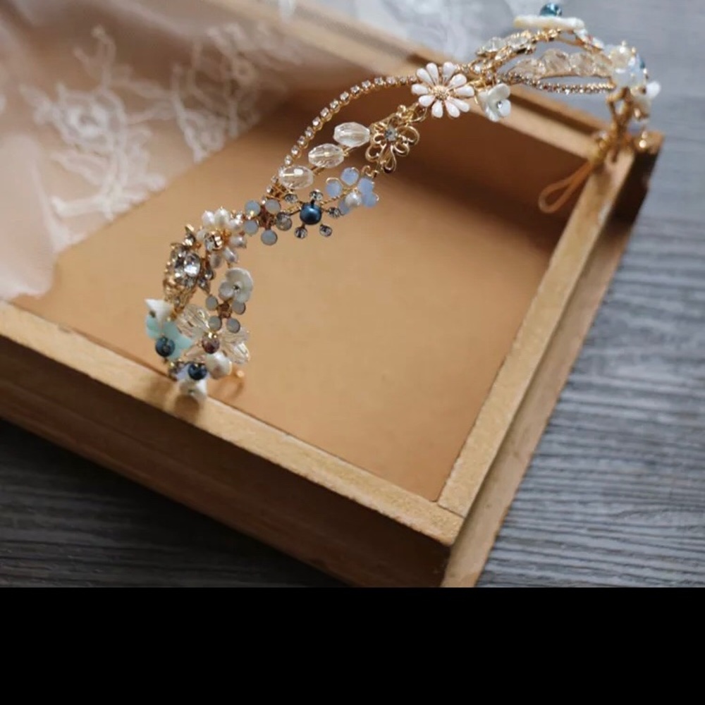 Bridal hair accessory hair band